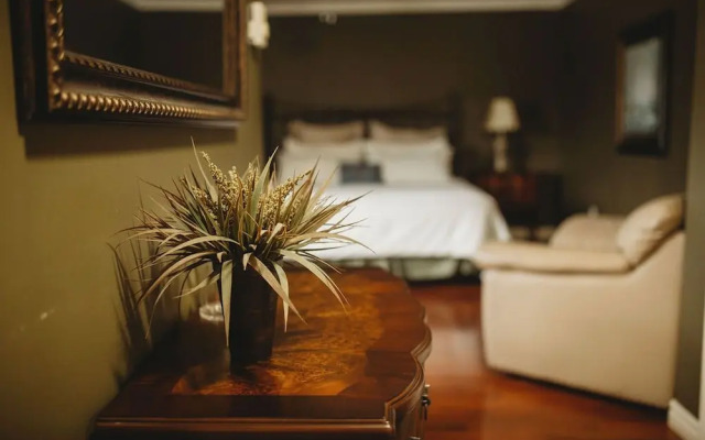 The Carriage House Inn