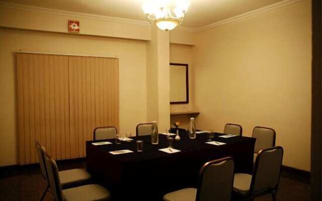 Kamat Lingapur Hotel