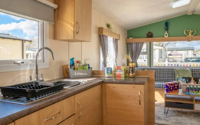 Tattershall Lakes Private Hot Tub Lodge - Sleeps 6