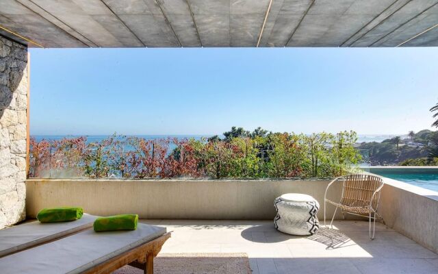Modern Seaside Apartment w Incredible Views Lillamton