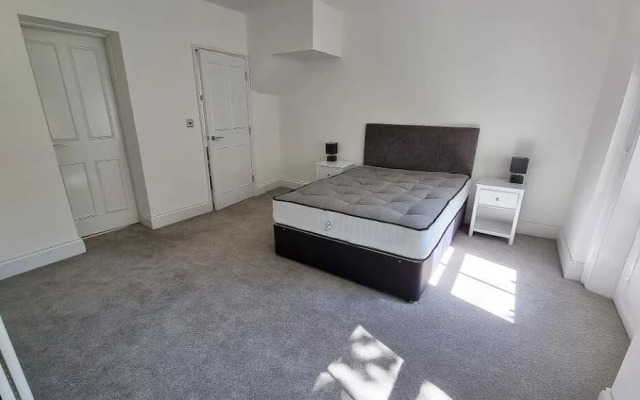 HU1 Triplex City Centre Gem sleeps 6 H7