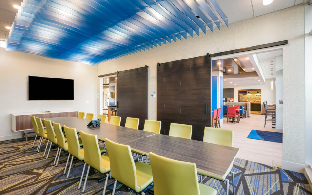 Holiday Inn Express & Suites Jacksonville - Town Center by IHG