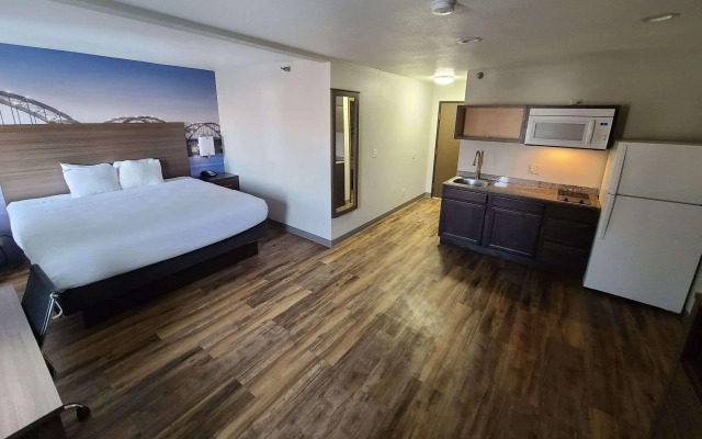 Clarion Pointe Bettendorf - Quad Cities