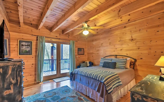 'riverbend Reserve' Cabin w/ Yard + Fire Pit!