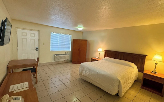 Big Chile Inn & Suites