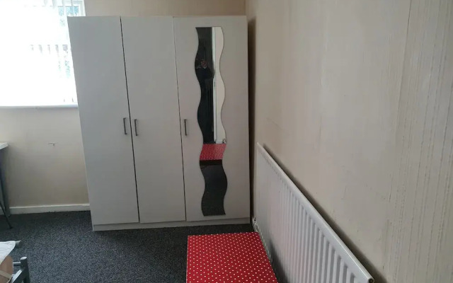 9 Vernon Close Serviced Holiday Home