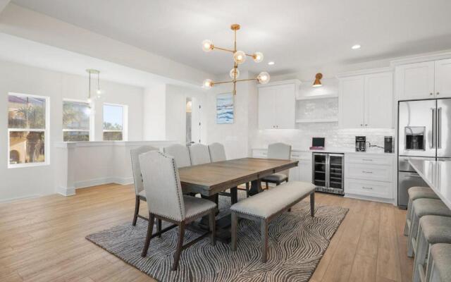 9866beachsidebeautypcwh - Beachside Beauty at Surfview Paradise