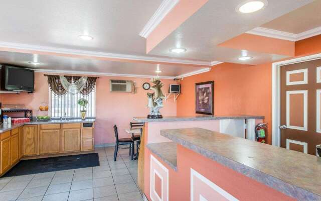 Studio 6 Suites – San Bernardino, CA