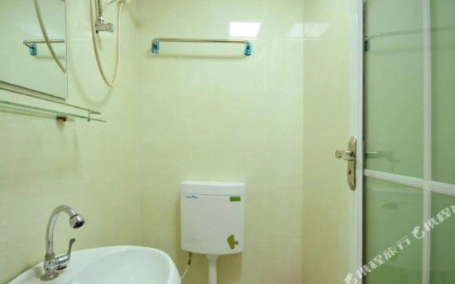 Romantic Yuan Hotel (Wuhan University of Science and Technology Qingshan Campus Branch)