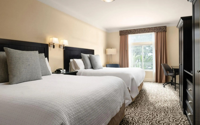 West Inn & Suites
