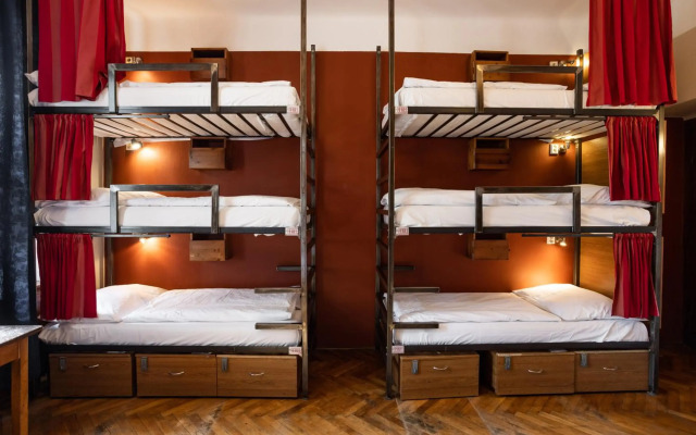 Sir Toby's Hostel