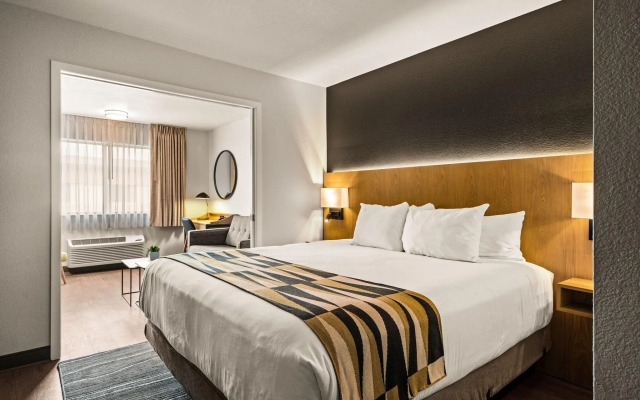 Oxford Suites Redding