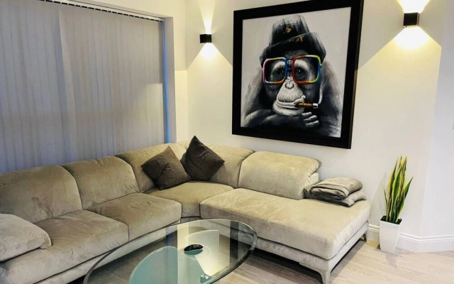 Stylish Salt Hill 2 Bed 1 Bath Apartment