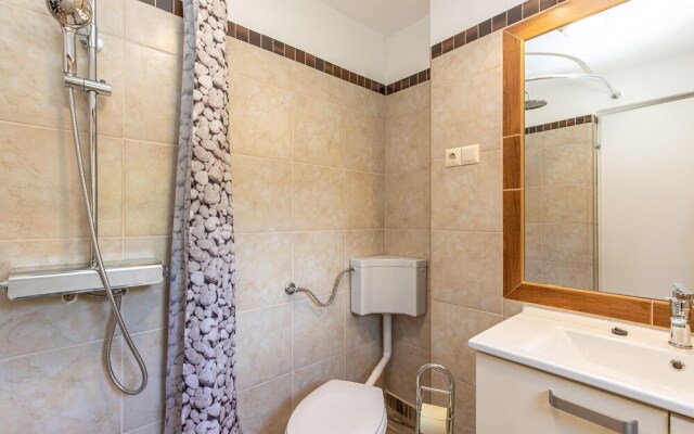 Stunning Home in Smrika With Wifi and 3 Bedrooms