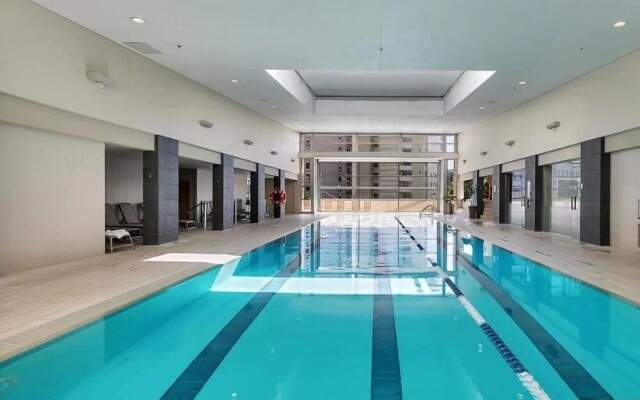 QV Central Upscale Apt in a Hotel (929)