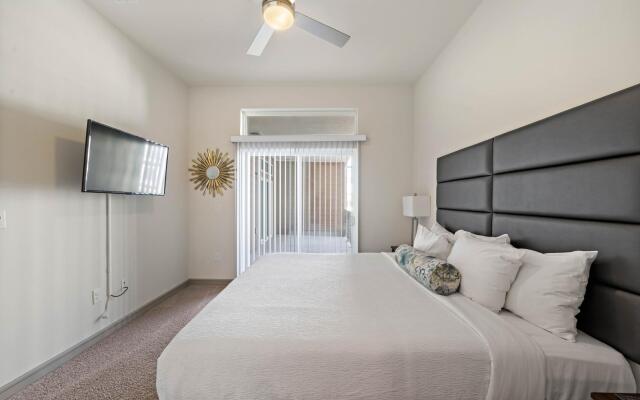 Spacious Private and Elegant Downtown Location