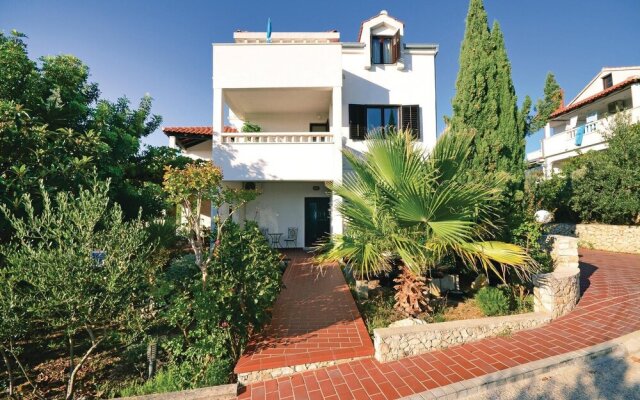 Stunning Home in Kanica With Wifi and 6 Bedrooms