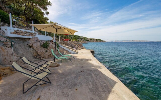 Beautiful Home in Jablanac With 4 Bedrooms and Wifi