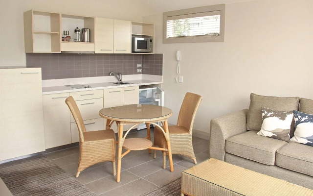 Hananui Lodge and Apartments