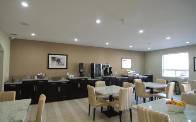 Paradise Inn and Suites - Redwater