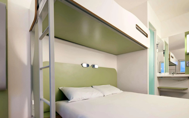 ibis budget Portsmouth - Image 7