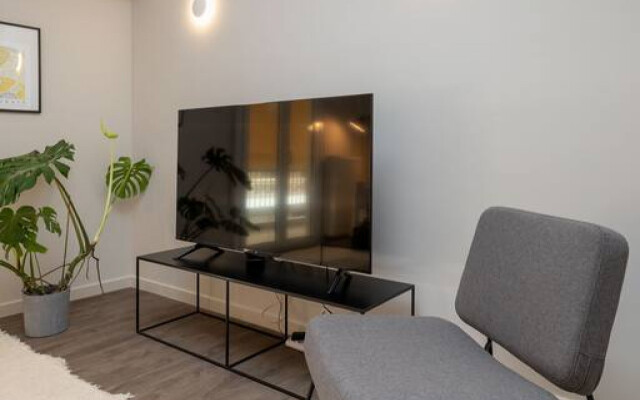 1B · The Beehive Apartment with Luxury Interior