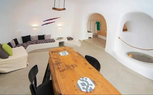 Finikia Oia Suites