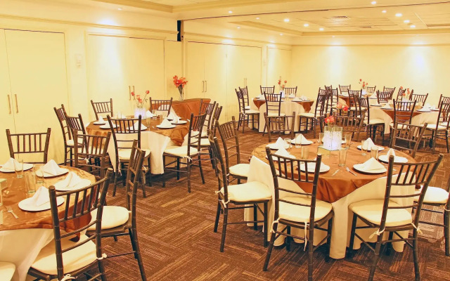 Hotel Plaza de Oro