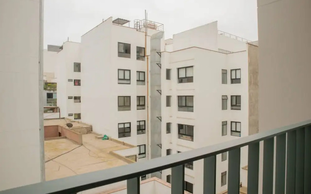 w Inviting 2BR w Balcony in Lively Miraflores