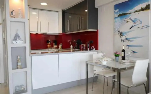 Vistas panorámicas a la playa 4º piso Calpemar