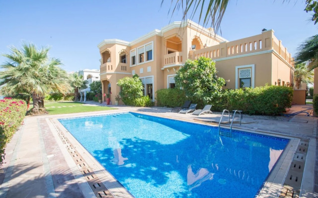 Prvt Pool Beach in Luxury Palm Jumeirah Villa
