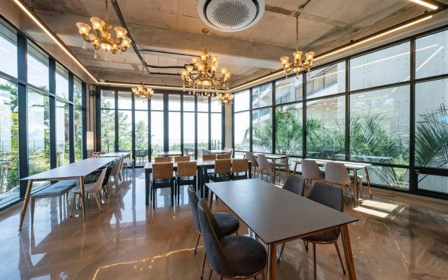 J View Hotel