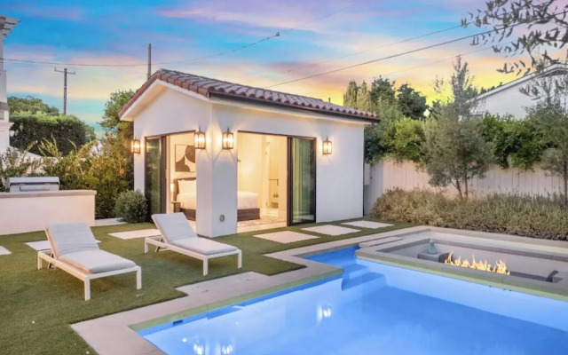 Villa Camellia - Charming 5 BR Home in the Heart of Studio City