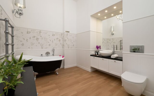 Green Apartment Piotrkowska by Renters