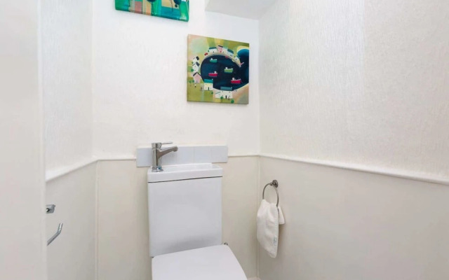 Homely 1 Bedroom Flat Near Haymarket Station