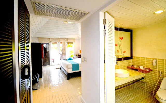 Iyara Beach Hotel & Plaza