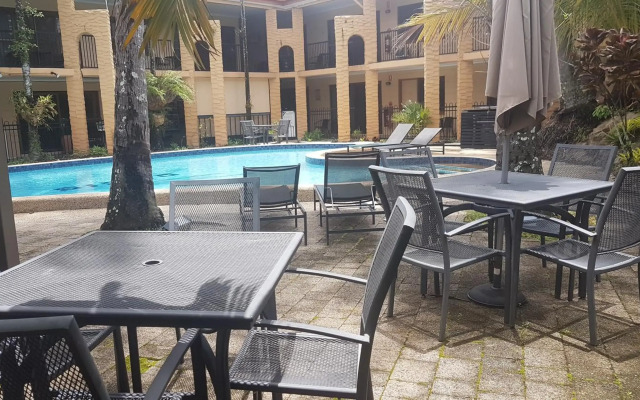 Oasis Inn Cairns
