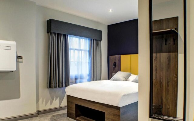 OYO Tamworth Arms Boutique Pub & Hotel