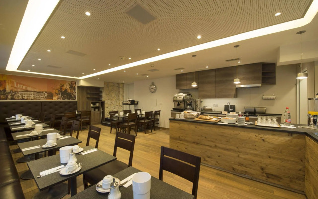 Alexander Guesthouse