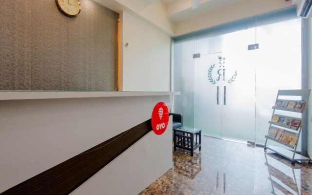 OYO 9327 Royce Executive