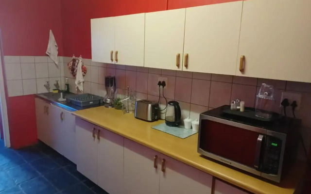 Karoo Refresh Cheerful 2 Bedroom House