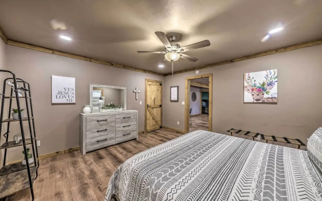 Ruidoso Cabin w/ Patio - Walk to Midtown!