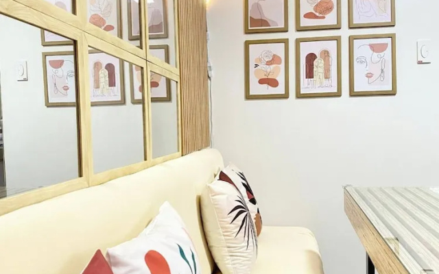 Aesthetic Cozy Stay With Ps4, Netflix & Coffee Nook - Elena Suites Staycation — фото 3