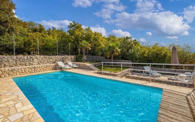 Awesome Home in Dramalj With Wifi and 5 Bedrooms