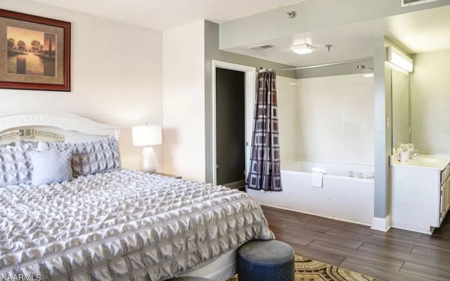 Smoky Mountains 610 3BD Condo with Fireplace and Jacuzzi Tub by RedAwning