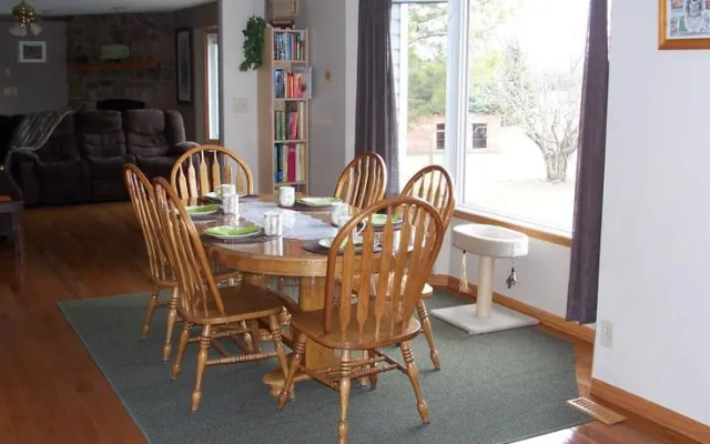 Krusi Retreat Bed & Breakfast Vacation Home