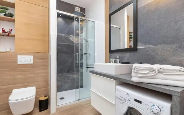 Apartment With Swimming Pool, Terrace, Pobierowo