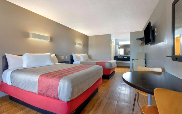 Motel 6 Cookeville, TN