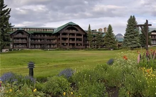 Glacier Park Lodge