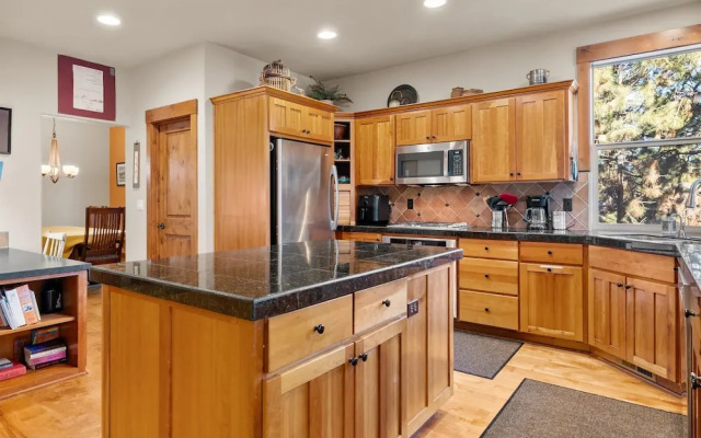 Skyliner Summit Chalet